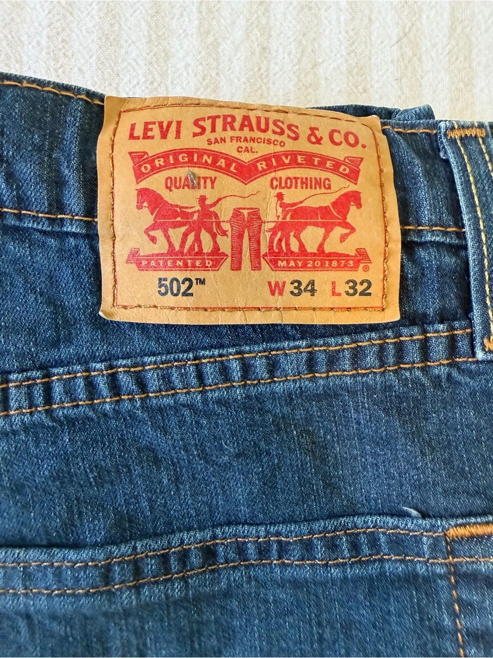 Levi's Men's Slim Straight Blue Denim Jeans with Contrast Stitching
